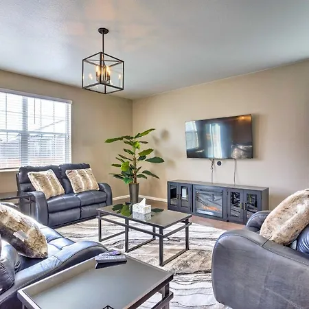 Spacious Aurora House With Yard About 10 Mi To Dia!
